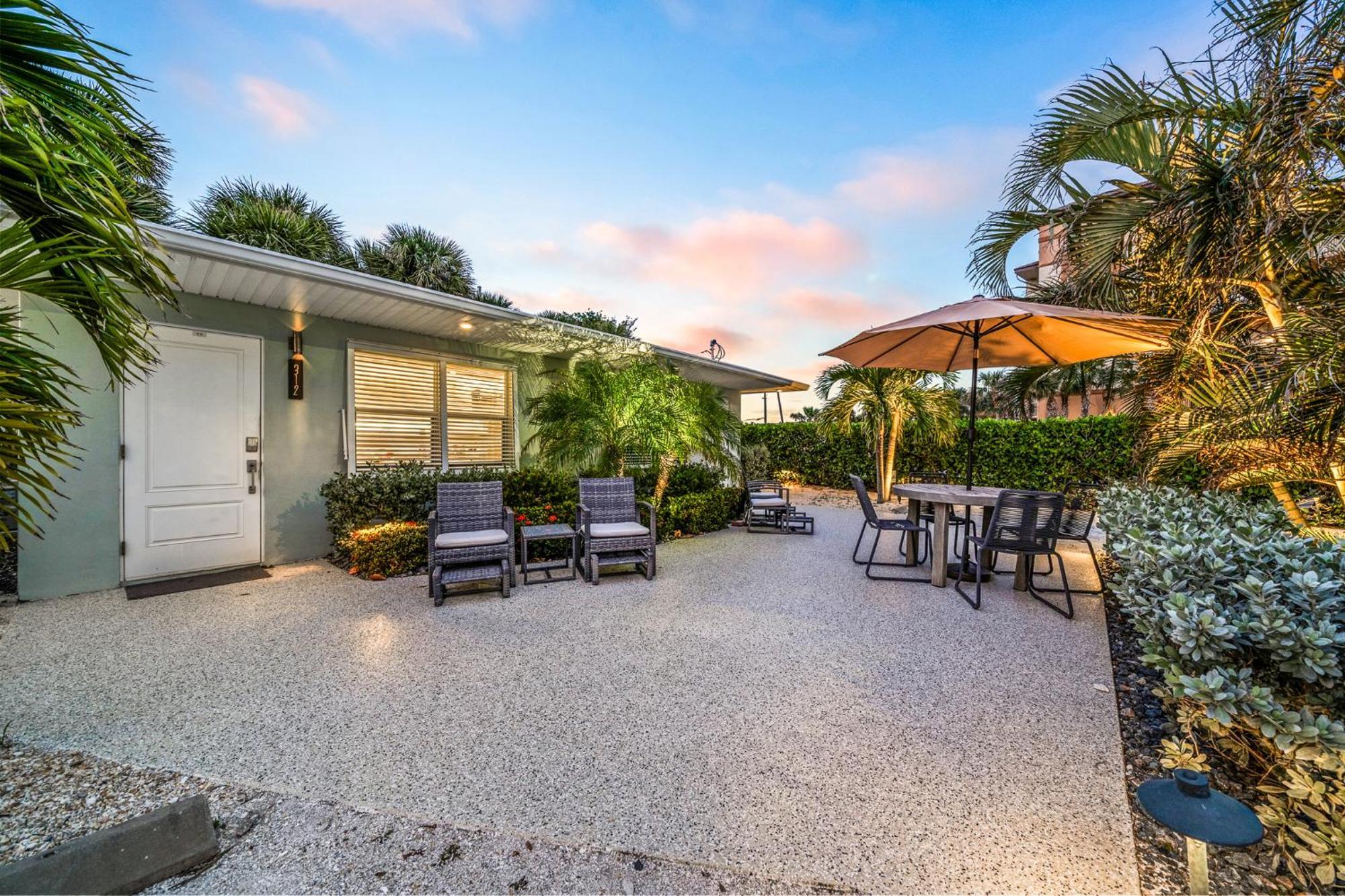 Wonderful Place Wprivate Patio Next To The Beach Cocoa Beach Exteriör bild